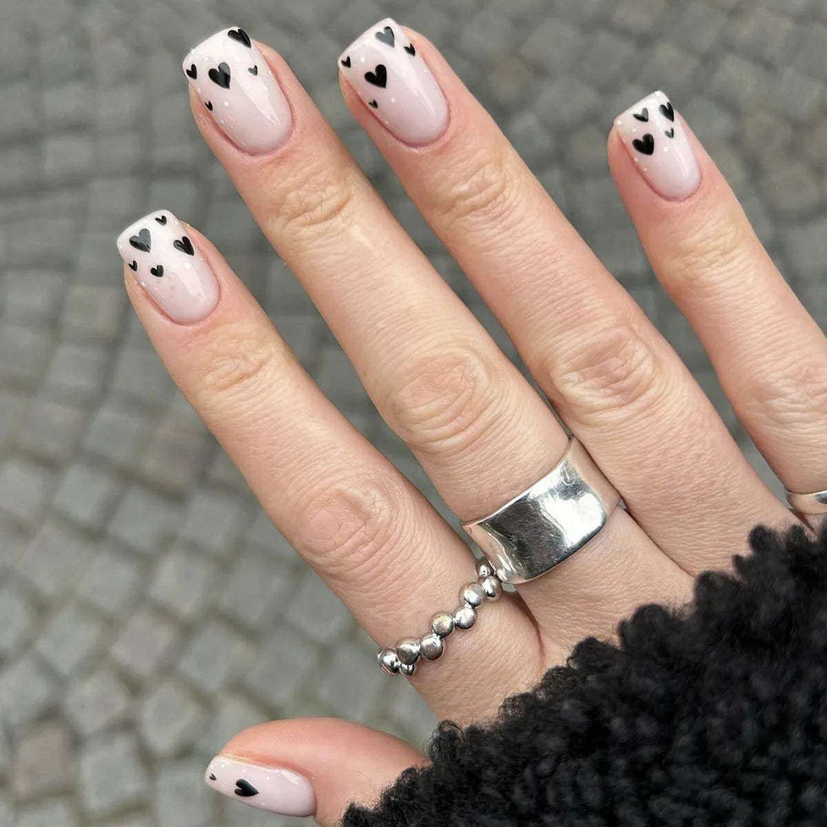 24pcs Y2K Fake Nails with Lovely Black Heart Designs Reusable French False Nails Full Cover Short Press On Nails for y2k Girls