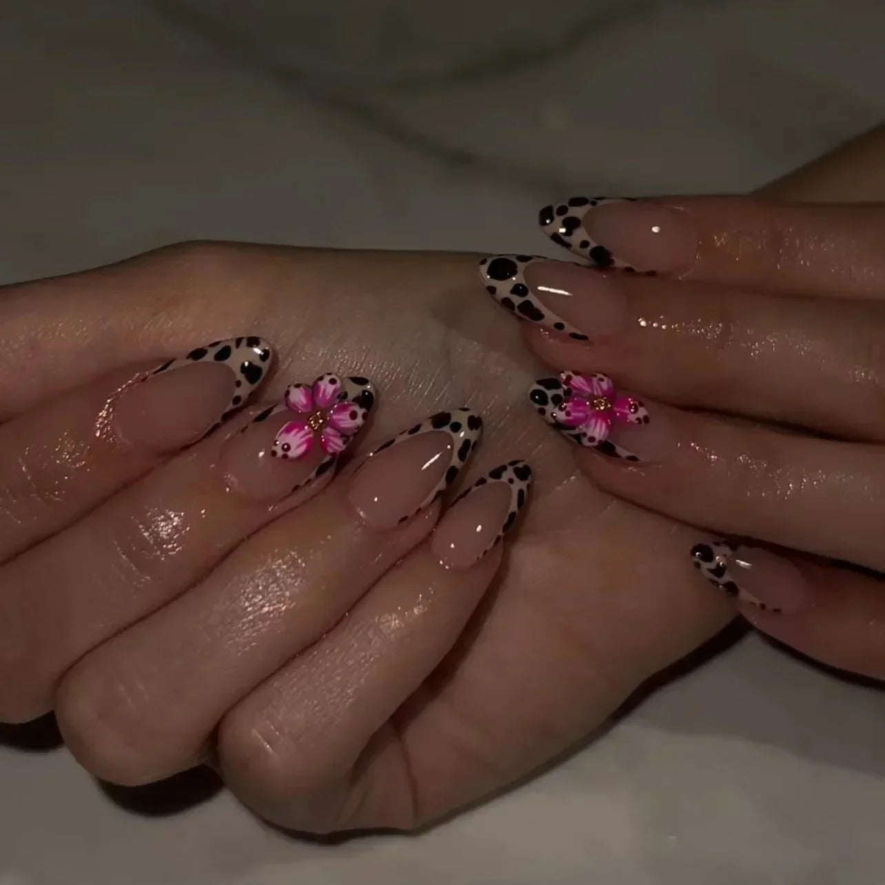 24Pcs Autumn Winter Matte Almond False Nails with Glue Rose Leaf Printing Nail Art Simple Full Cover Press on Acrylic Nails Tips