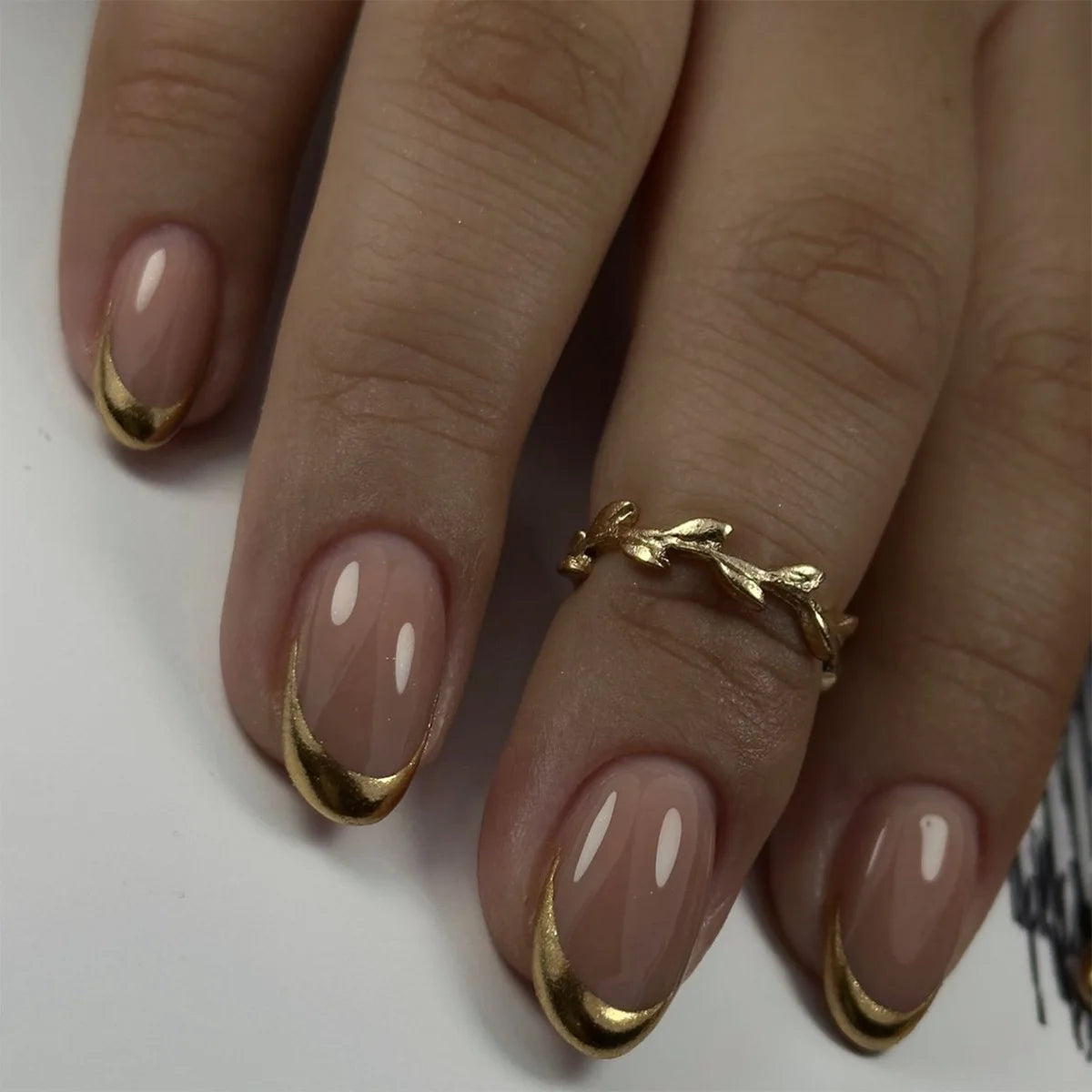 24Pcs Simple Almond Fake Nails Art with Glue Nude Color French Press on False Nails Black Stripes Design Wearable Oval Nail Tips