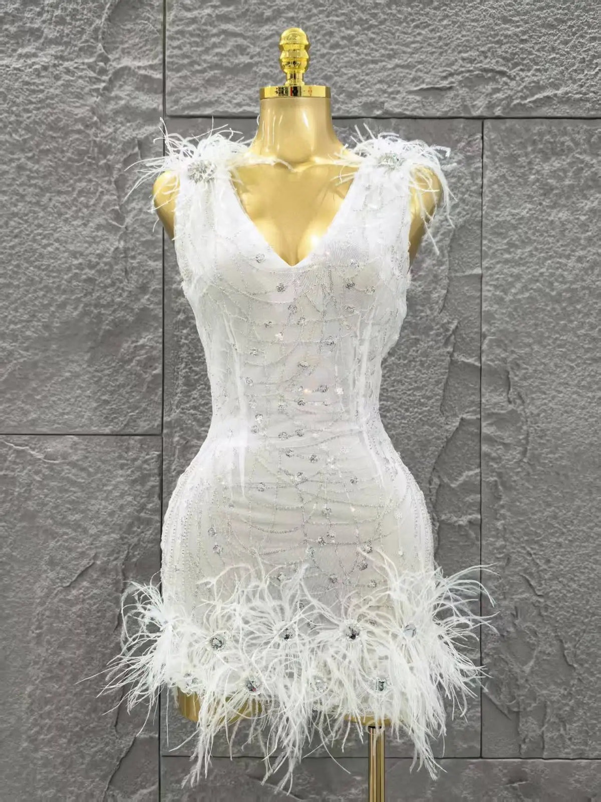 White Color Women Sleeveless Sexy V-Neck Bodycon Mini Dress Feathers Celebrate Birthday Party Cocktail Outfit Wholesale