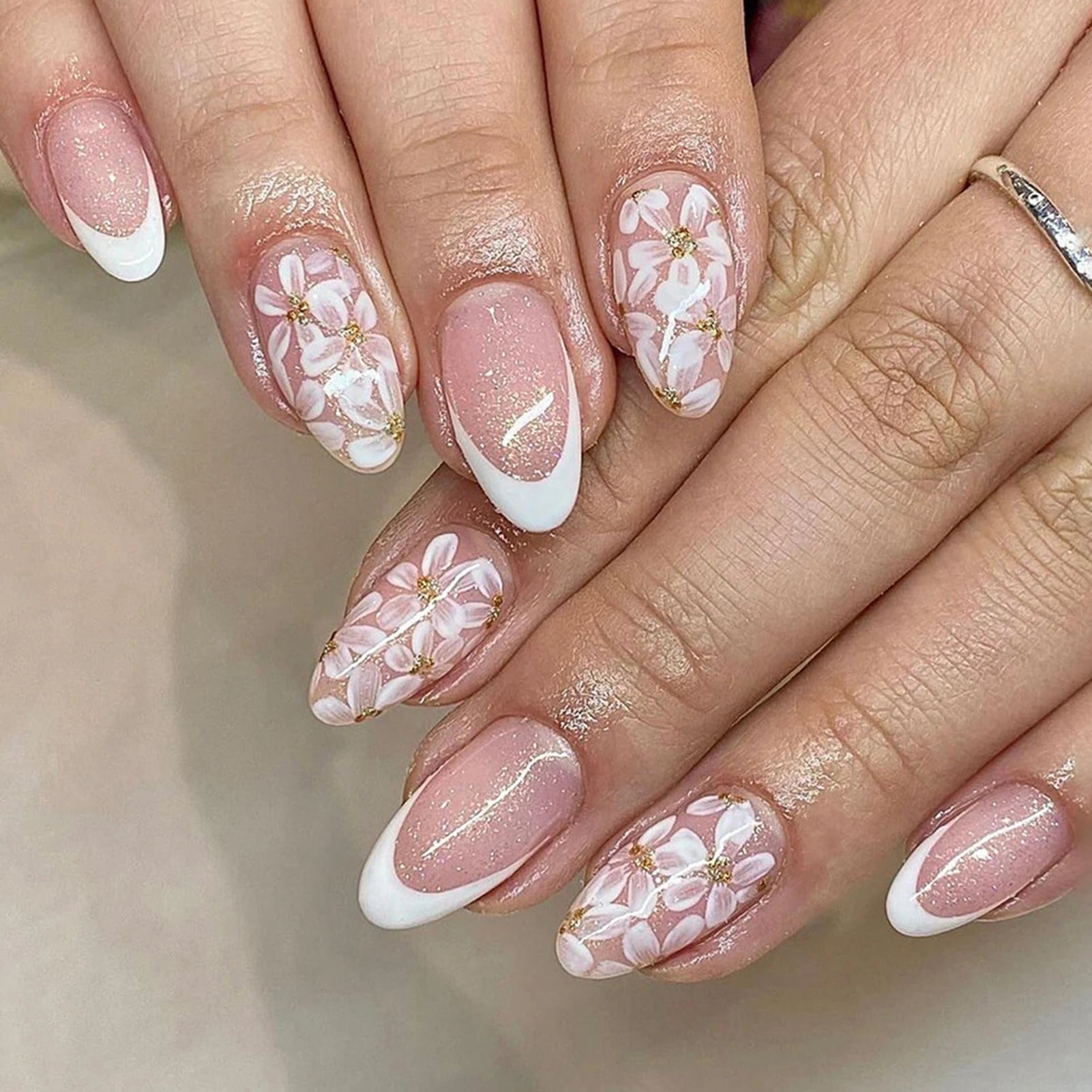 24Pcs Blush Pink False Nails White Flower Printed Short Round Head Press on Nails Sweet French Style Charms Manicure for Women