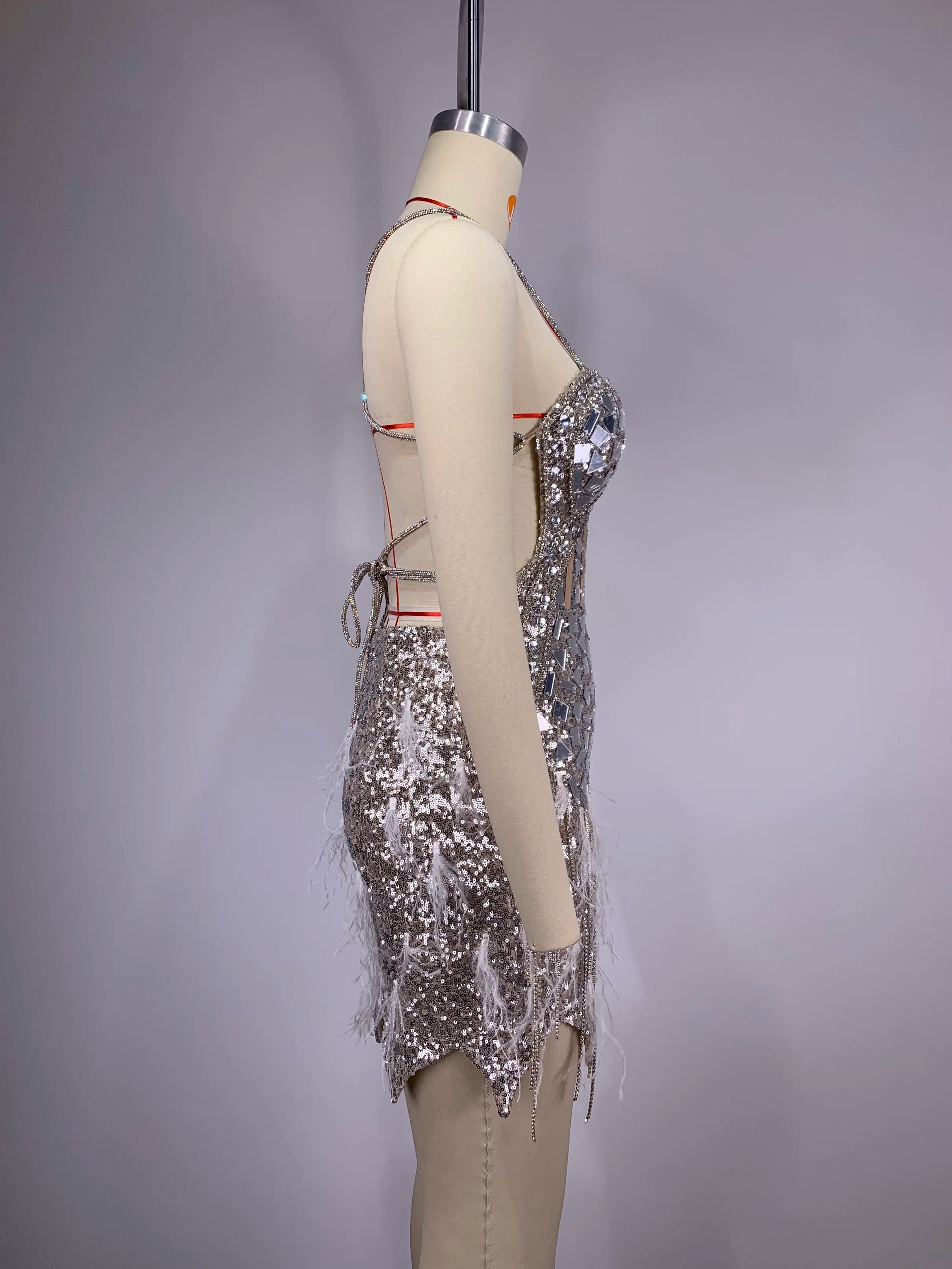 2024 New Arrival Women Sleeveless Sexy V-Neck Bodycon Mini Dress Feathers Shinning Mirrors Celebrate Birthday Party Outfit