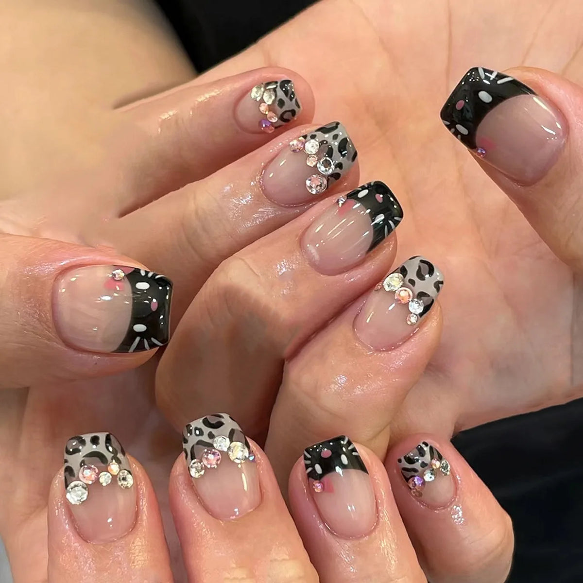 24Pcs Pink French Press on Nails Full Cover Small Broken Diamond Leopard Print Design Short Ballet 3d Gold Bow Nails Fashion Art