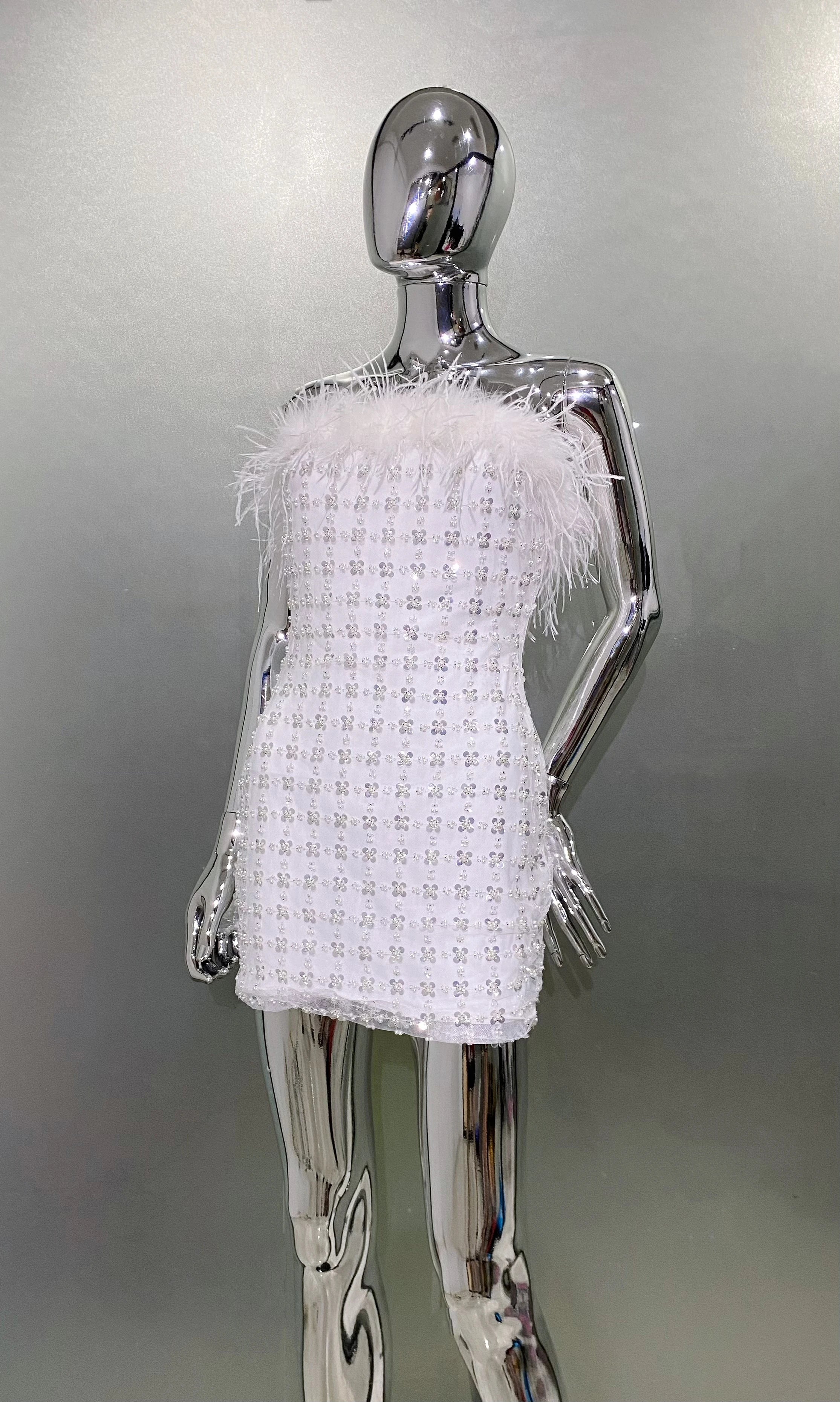 2024 New Summer White Color Women Sexy Sttrapless Bodycon Mini Dress Feathers Rhinestones Celebrate Birthday Girls' Cute Dress