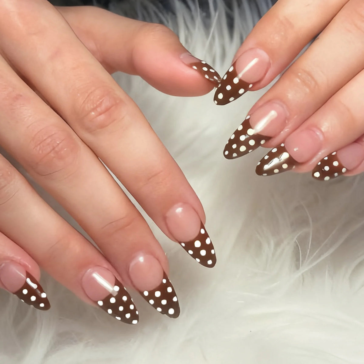 Autumn Brown French Fake Nails 24Pcs Almond Press On Nails White Dot Printed Full Cover Stick-on False Nails Charm Manicure