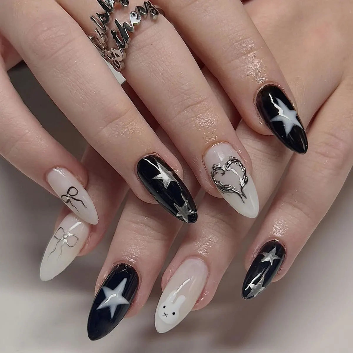 24Pcs Almond Press on Nails Y2K Star Diamond Designs for Cool Girls Nude Color Fake Nails for Women Full Cover False Nail Tips