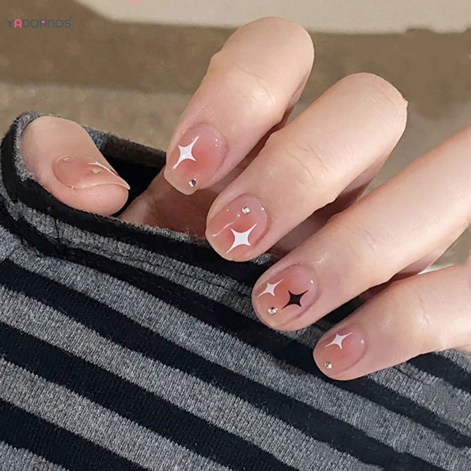 Y2K Fake Nails Nude Color Press on Nails Gradient Pink Star Designs Artificial Fingernail Tips Women Girls DIY False Nails 24Pcs