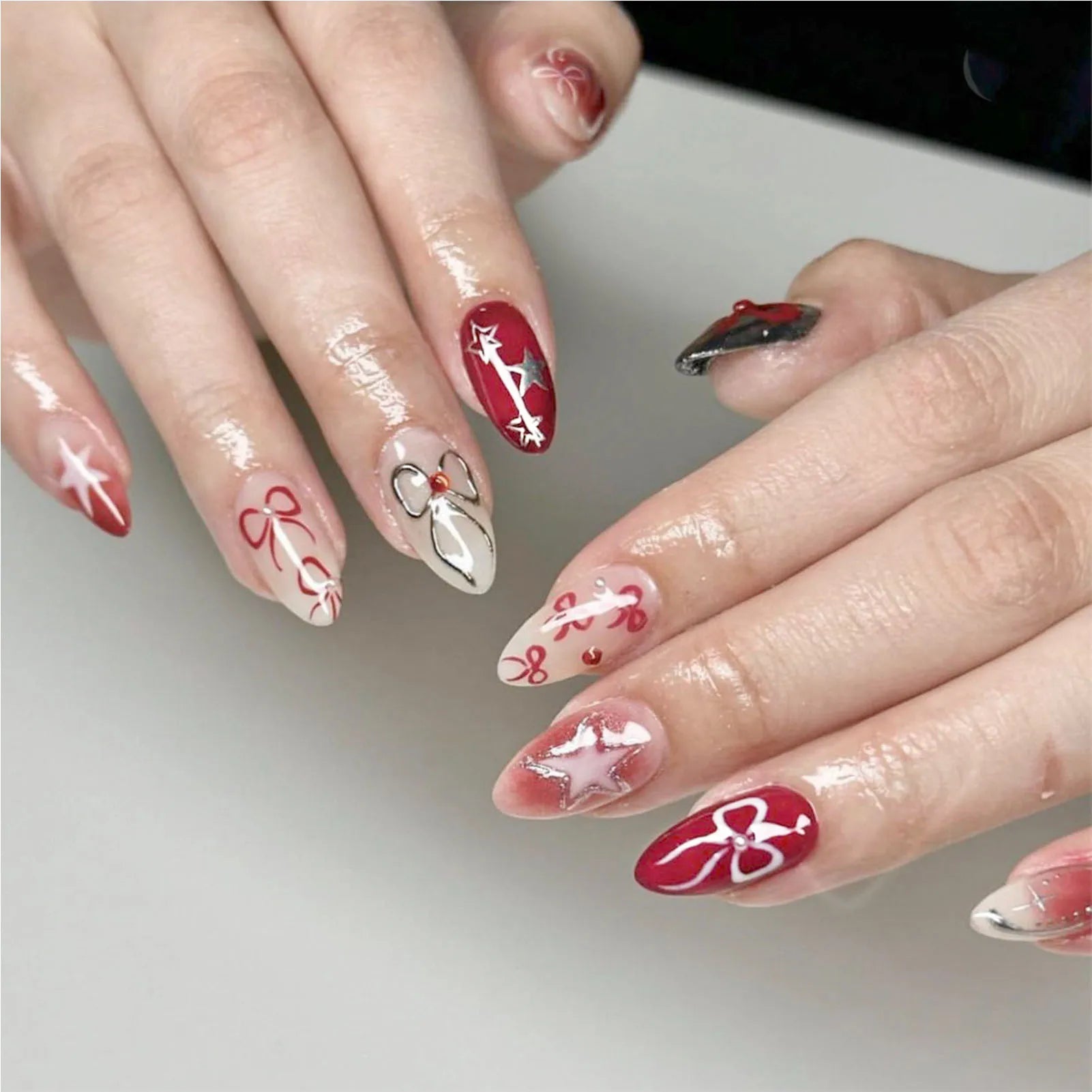 24Pcs Almond Press on Nails Y2K Star Diamond Designs for Cool Girls Nude Color Fake Nails for Women Full Cover False Nail Tips