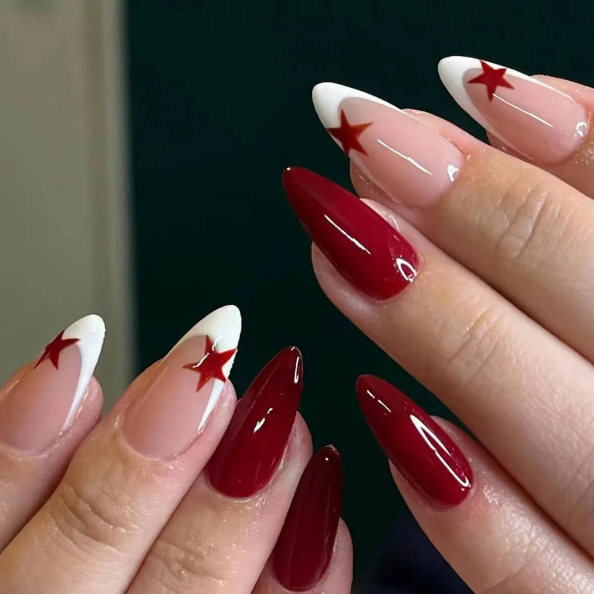 24Pcs Almond Press on Nails Y2K Star Diamond Designs for Cool Girls Nude Color Fake Nails for Women Full Cover False Nail Tips