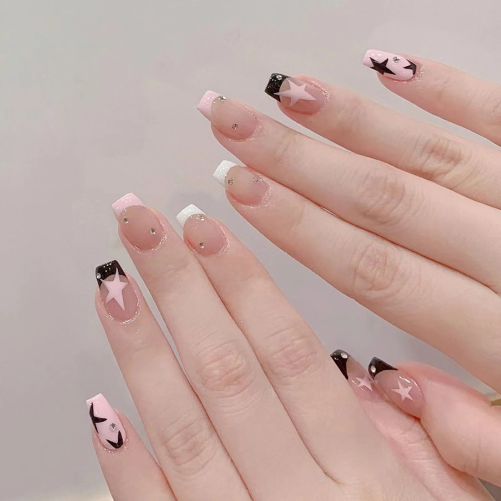 24Pcs Almond Press on Nails Y2K Star Diamond Designs for Cool Girls Nude Color Fake Nails for Women Full Cover False Nail Tips