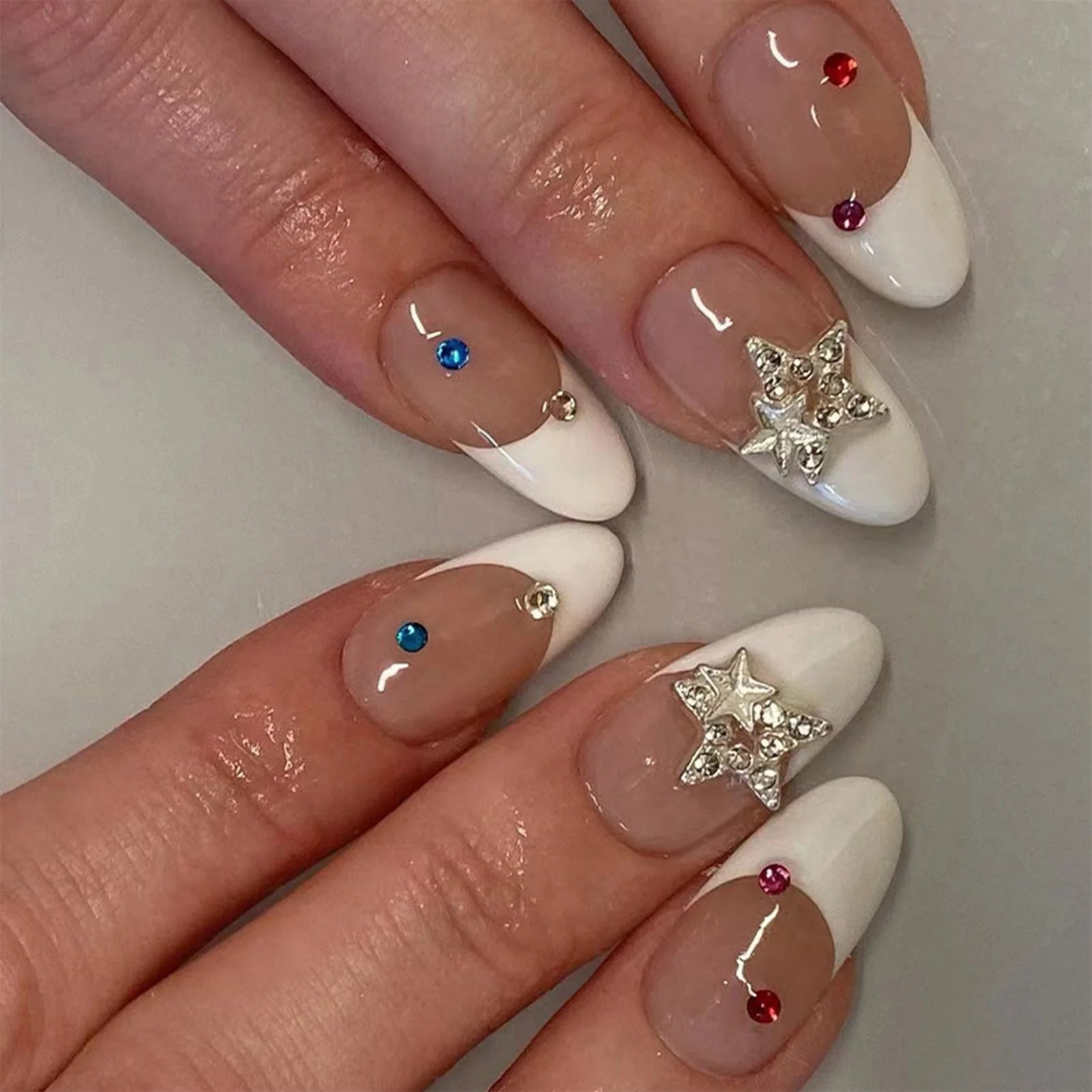 24Pcs Almond Press on Nails Y2K Star Diamond Designs for Cool Girls Nude Color Fake Nails for Women Full Cover False Nail Tips