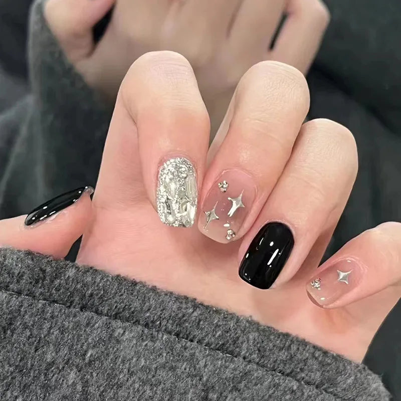 Y2K Black White Star Artificial Fake Nails Full Cover Short False Nail Removable Press on Nails for Women DIY Manicure 24Pcs