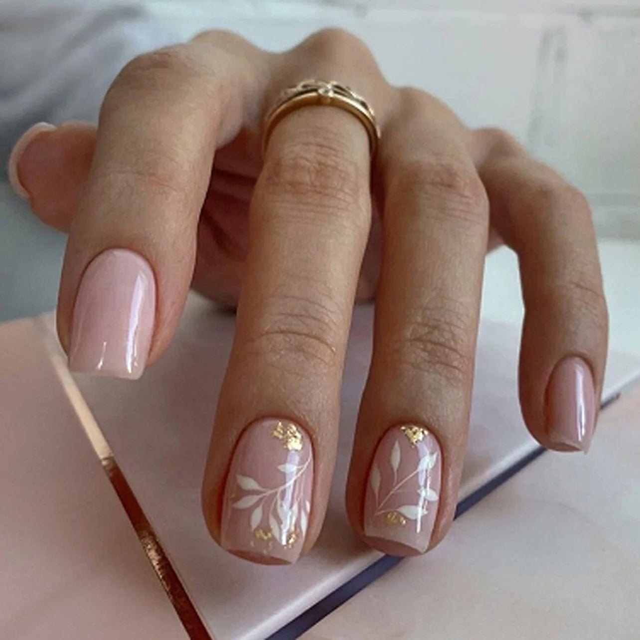 24Pcs Short Pink Fake Nail with Flowers Gold Foil Design Square French Ballet False Nails Wearable Finished Press on Nails Tools