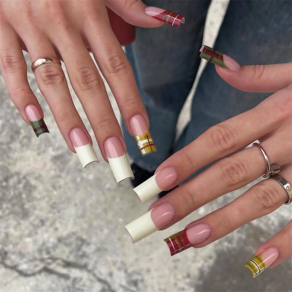 24Pcs White French False Nails New Year Plaid Pattern Medium-length Coffin Press On Nails Women Girls DIY Charm Manicure