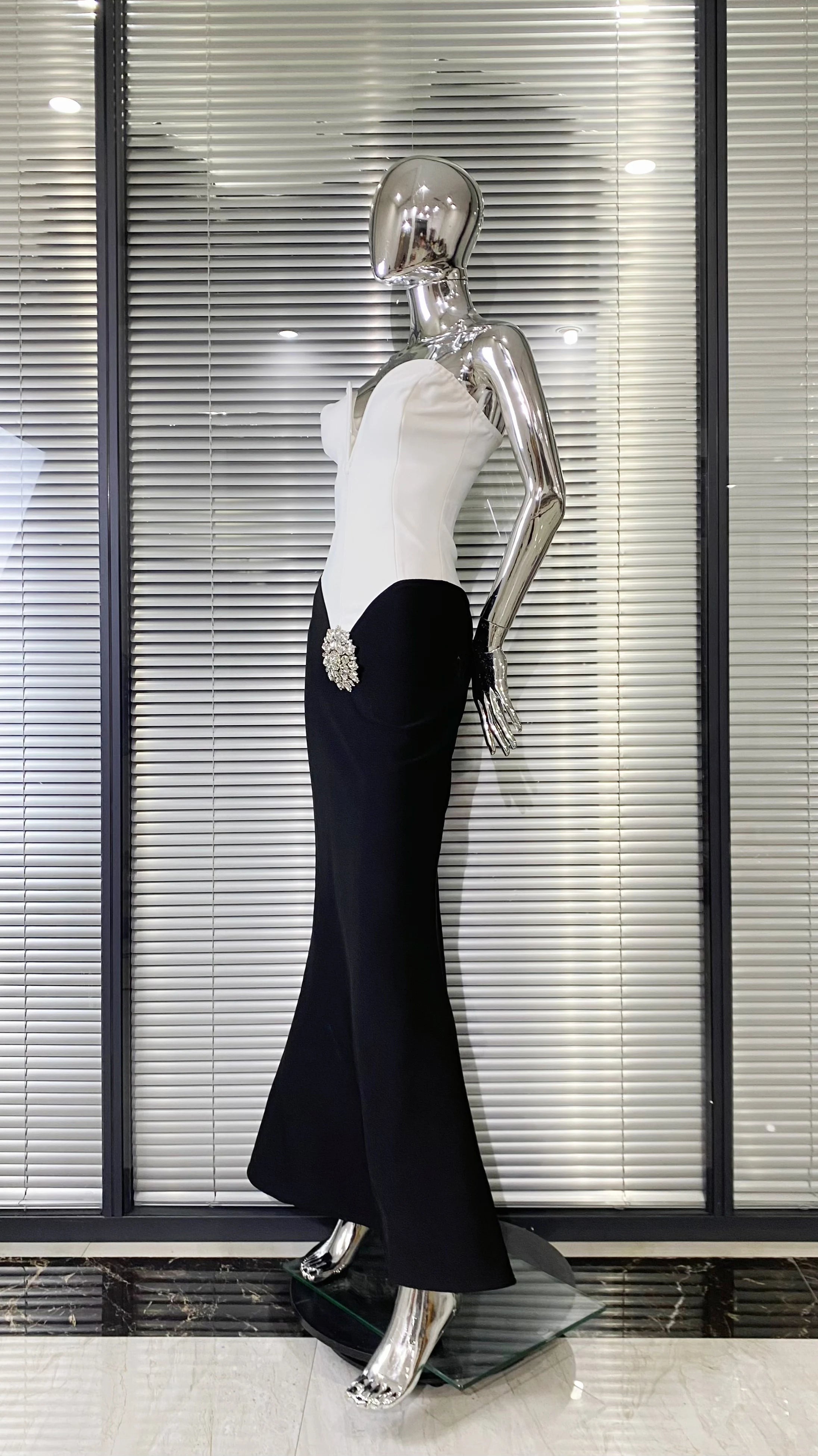 Top Quality Women Sexy Strapless Shinning Crystal Bodycon Long Bandage Dress Elegant Evening Party Celebrate Fashion Outfit