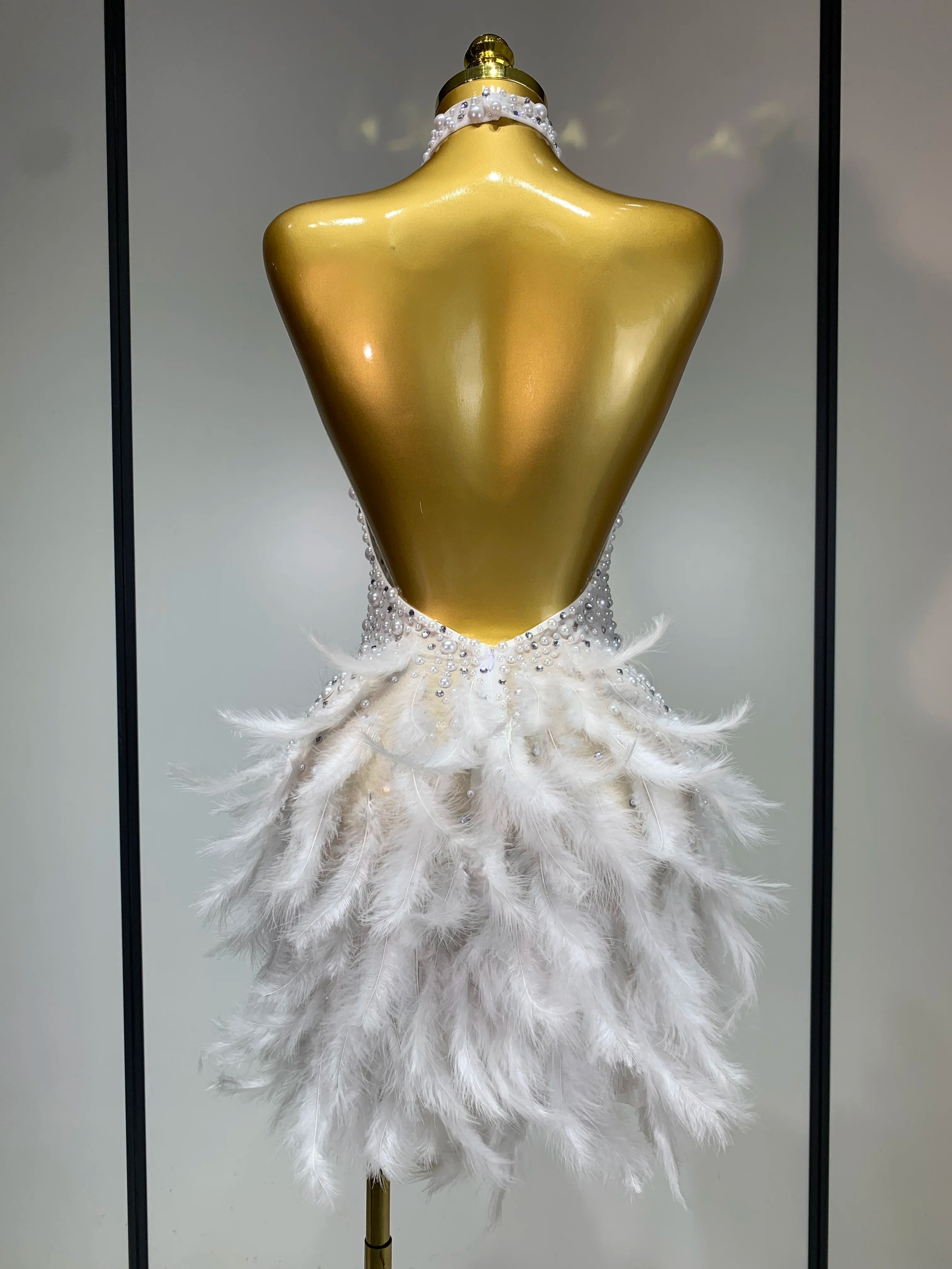 Sexy Halter Backless Feather Pearl Short Party Dress Women Luxury Rhinestone Celebrate Birthday Outfit Performance Dance Costume