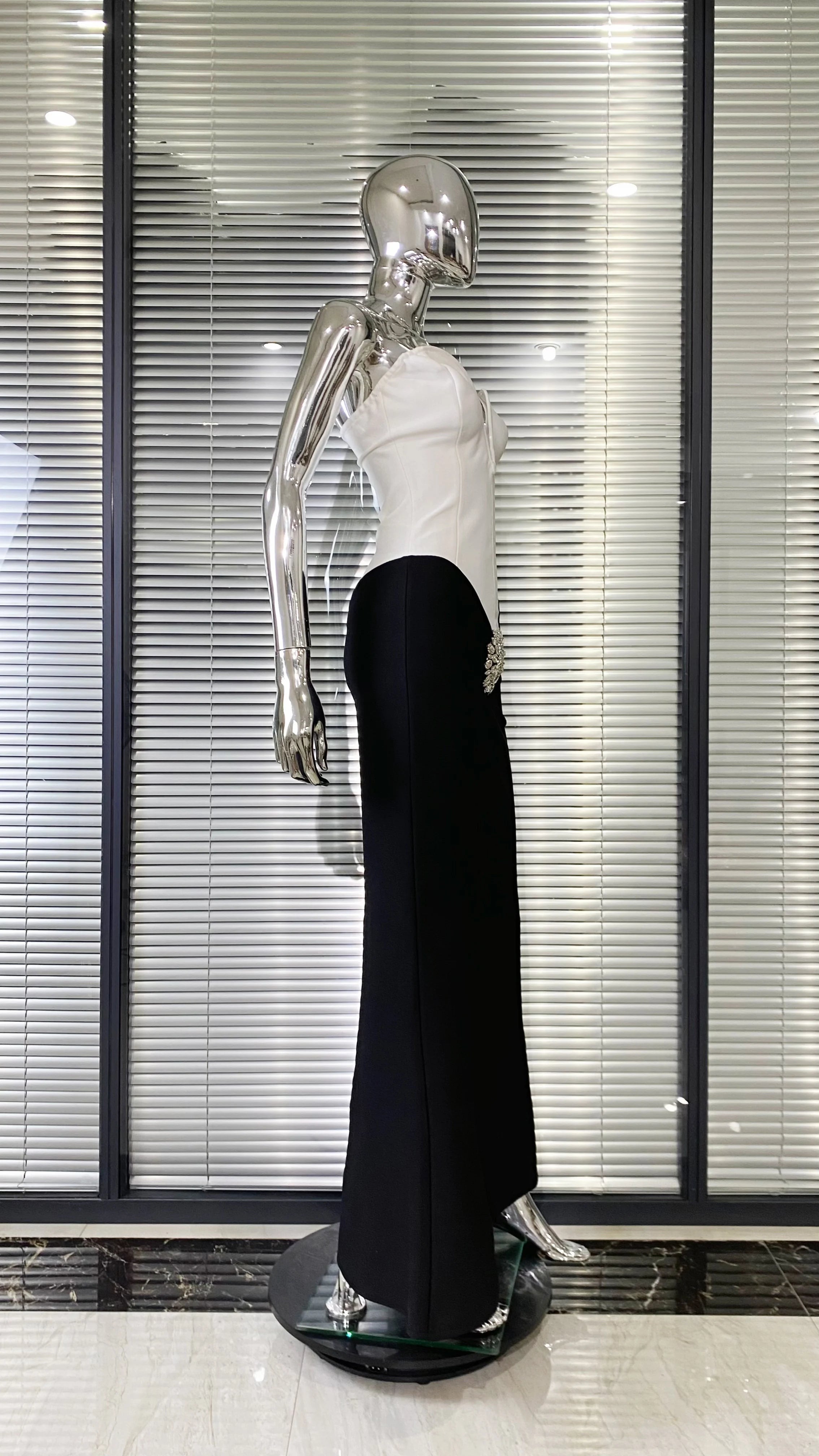 Top Quality Women Sexy Strapless Shinning Crystal Bodycon Long Bandage Dress Elegant Evening Party Celebrate Fashion Outfit