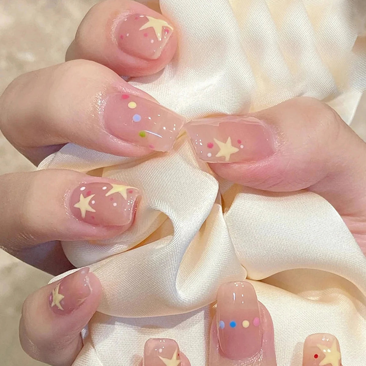 24Pcs Almond Press on Nails Y2K Star Diamond Designs for Cool Girls Nude Color Fake Nails for Women Full Cover False Nail Tips