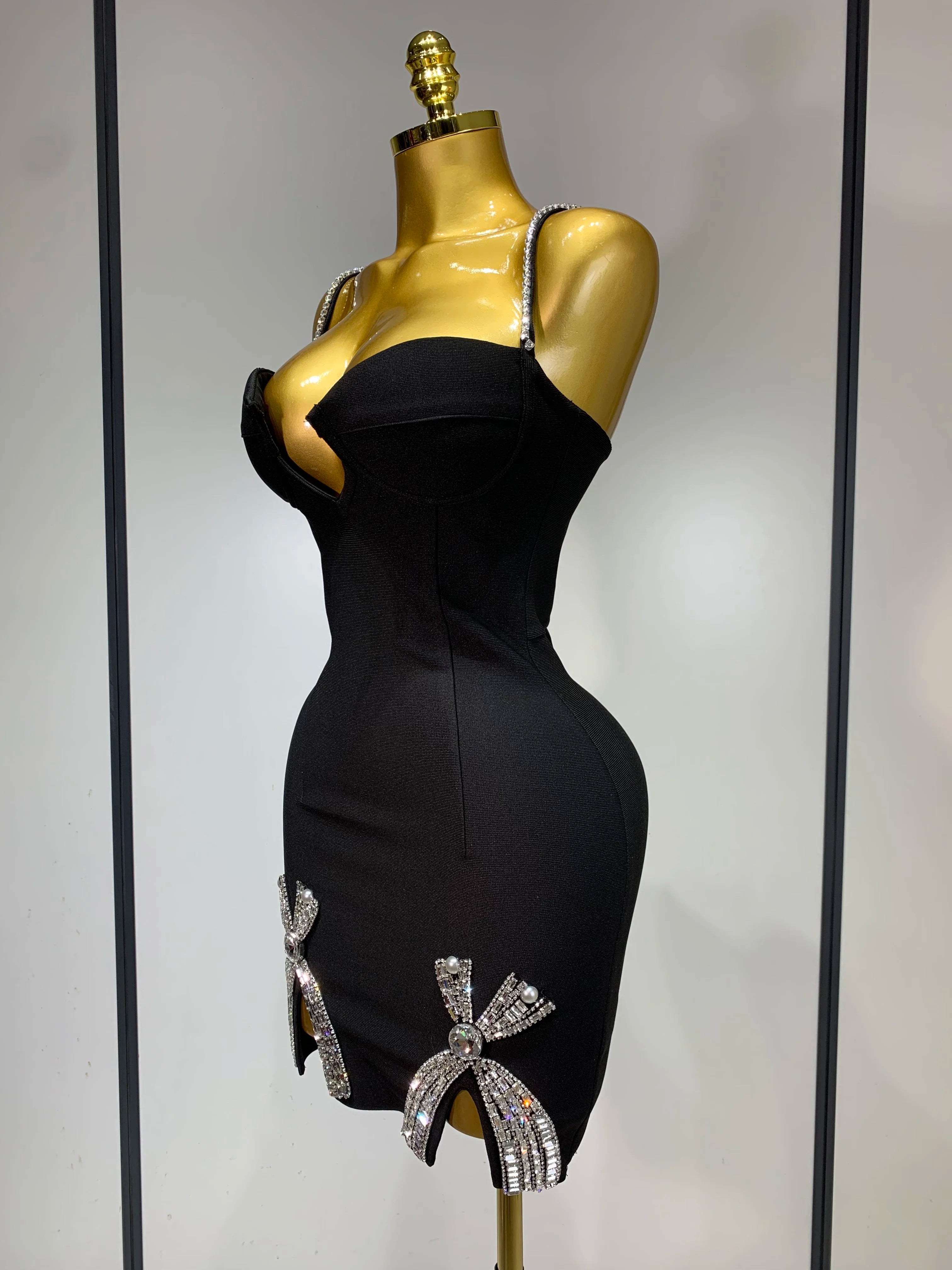 Women Celebrity Sexy V Neck Beading Black Mini Bodycon Bandage Dress Luxury 2025 Knitted Elegant Evening Club Party Dresses