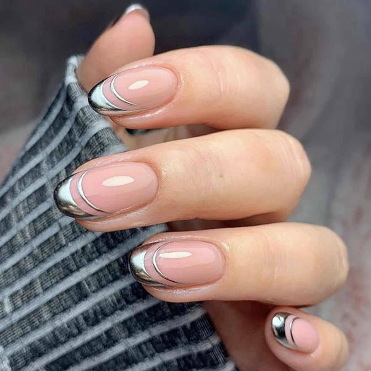 24Pcs Simple French Fake Nails Short Almond Glossy Round False Nails with Glue Gold Edge Press on Nail Wearable Finished Nails