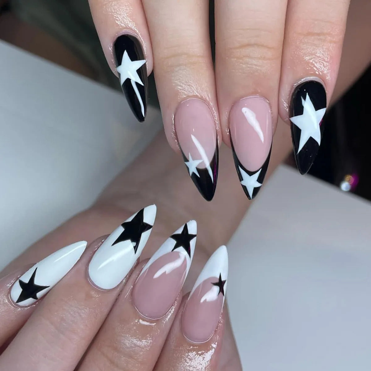 24Pcs Almond Press on Nails Y2K Star Diamond Designs for Cool Girls Nude Color Fake Nails for Women Full Cover False Nail Tips