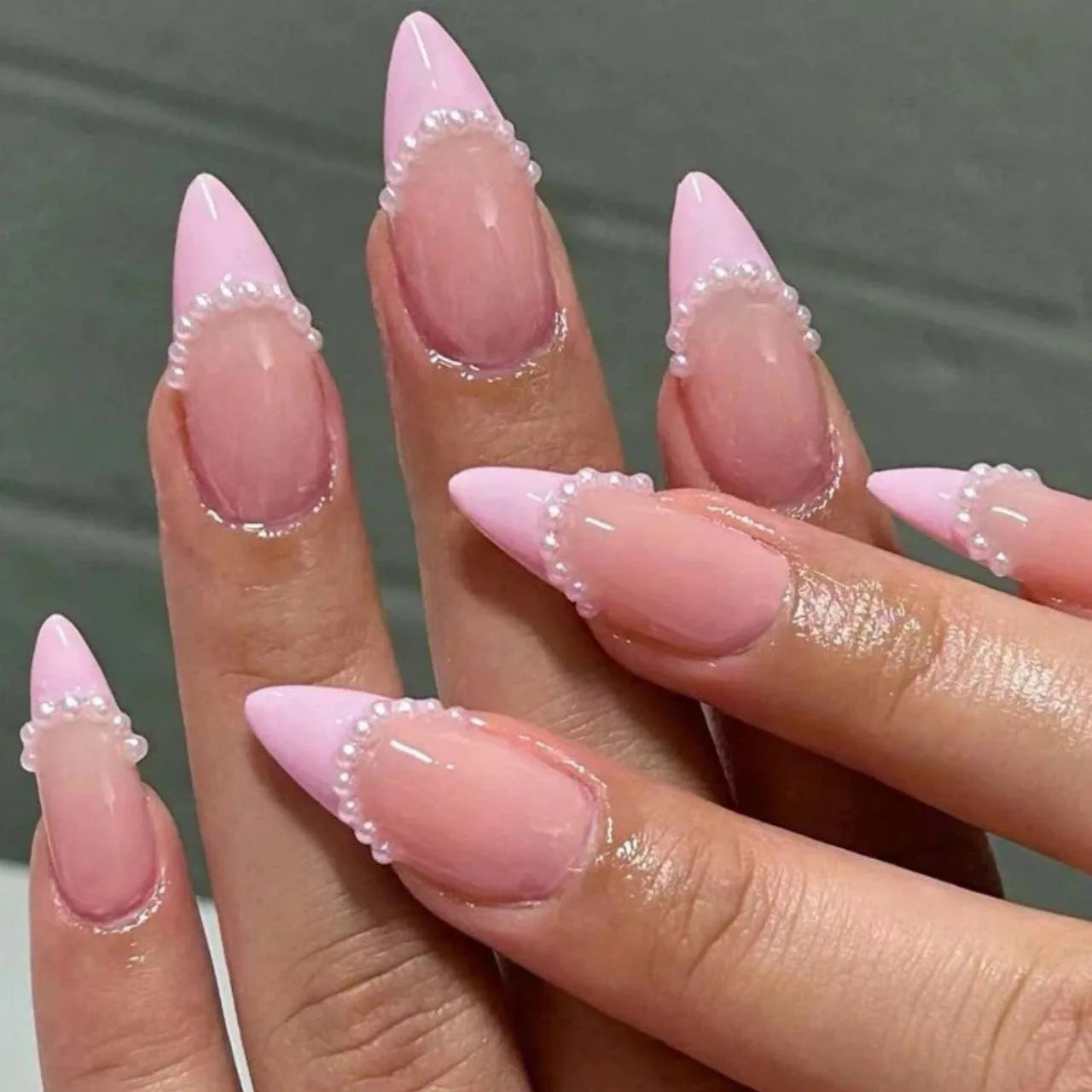 24Pcs Almond Press on Nail Mid-length French Heart False Nails Pink Pearl Bow Wearable Design Oval Manicure Full Cover Nail Tips