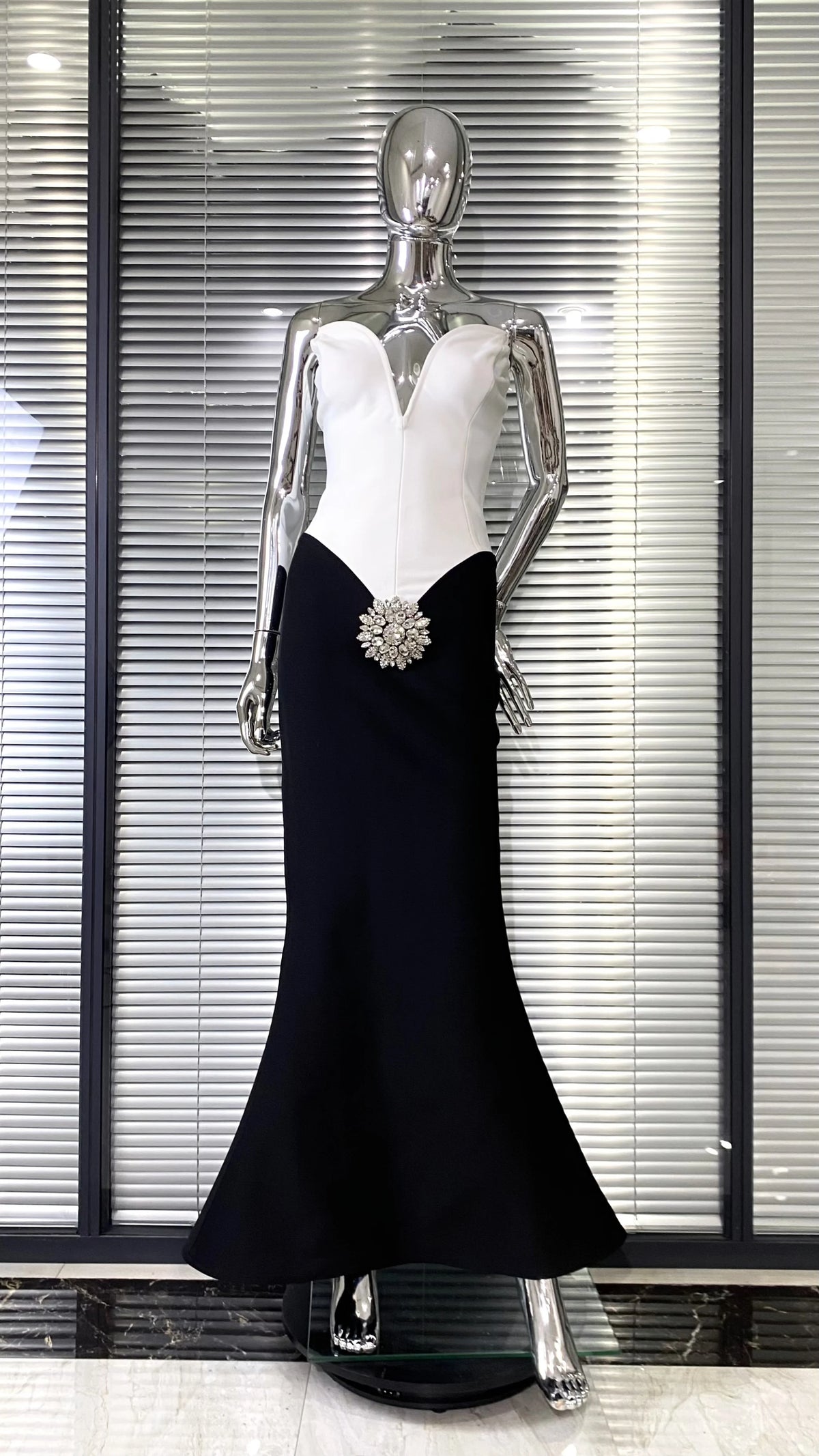 Top Quality Women Sexy Strapless Shinning Crystal Bodycon Long Bandage Dress Elegant Evening Party Celebrate Fashion Outfit
