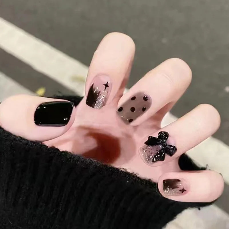 Y2K Black White Star Artificial Fake Nails Full Cover Short False Nail Removable Press on Nails for Women DIY Manicure 24Pcs