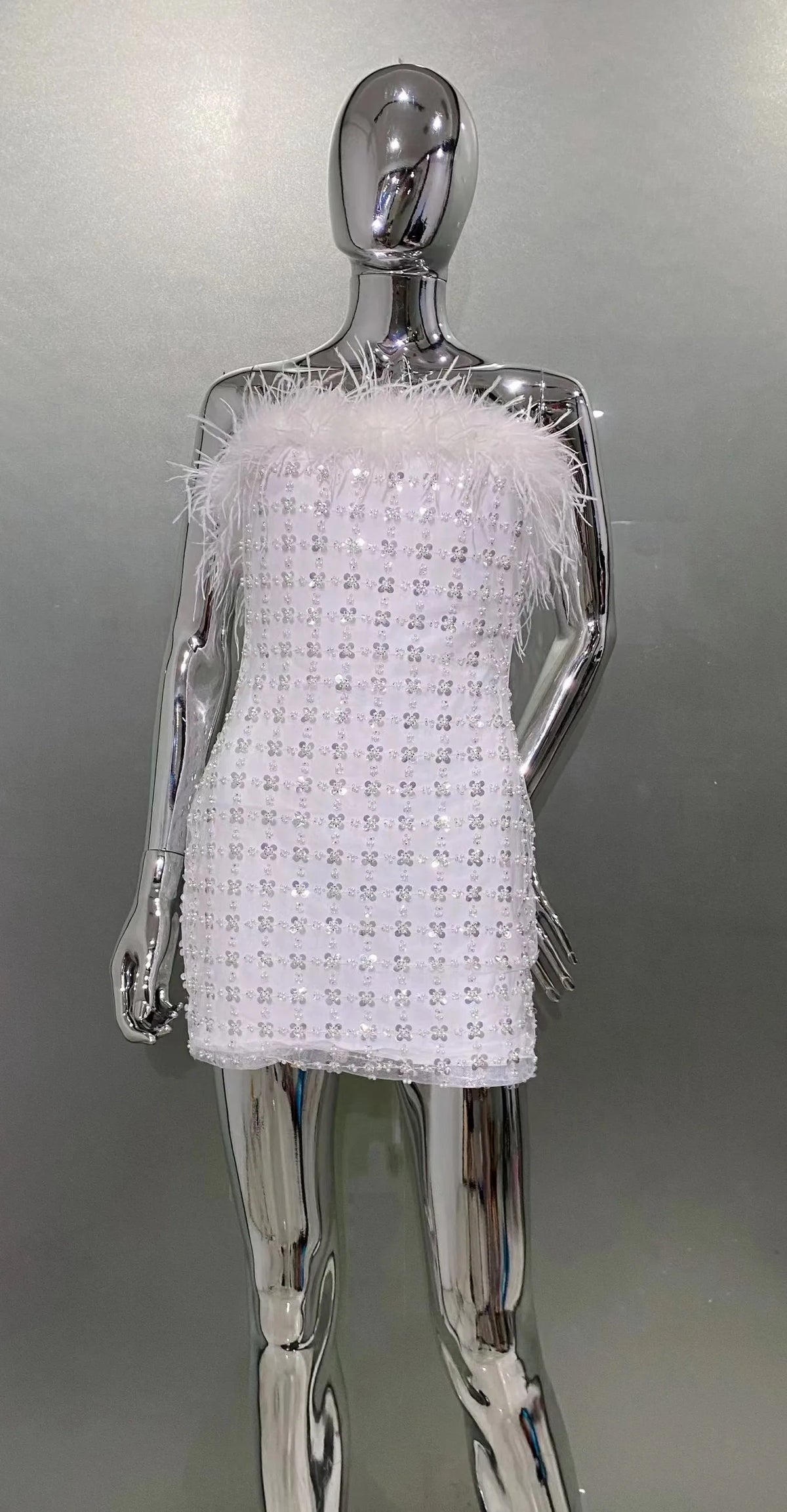 2024 New Summer White Color Women Sexy Sttrapless Bodycon Mini Dress Feathers Rhinestones Celebrate Birthday Girls' Cute Dress