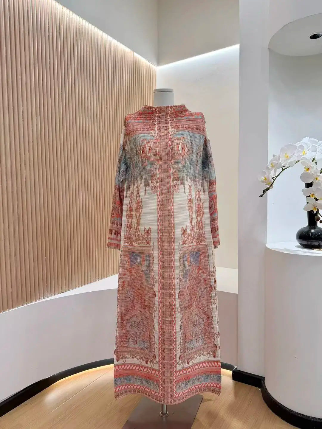 KAF Women Glamorous Banquet Attire with Retro Printed Loose Design Elegant and Luxurious Female Holiday Clothing