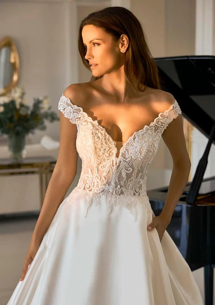 Yeeh Appliques in pizzo Abito da sposa Assunzione Caspioni da ballo da sposa Abito da ballo elegante Open Back Court Train Vestitido de Noiva per la sposa