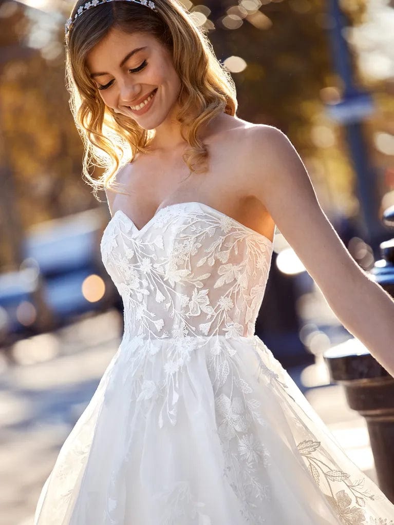 Elegant Strapless Lace Appliques Wedding Dress For Bride Sweetheart Neck Backless Tulle Bridal Gown Robe De Mariée