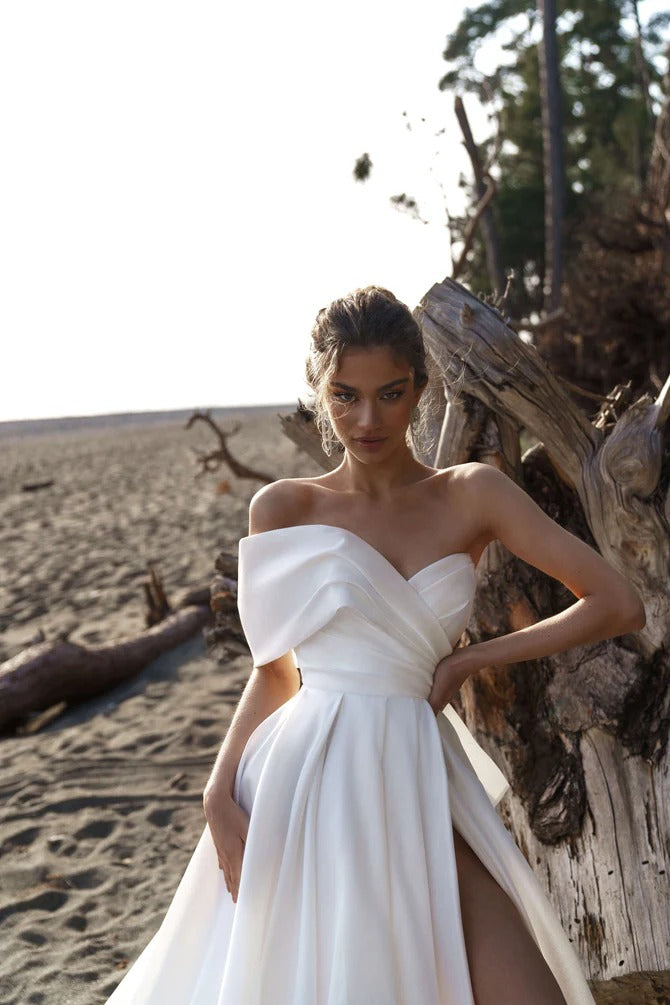 Sexy strand trouwjurken vrouwen split side een schouder bruid jurk satijnen trouwjurken zomer geplooide gewaad de mariage