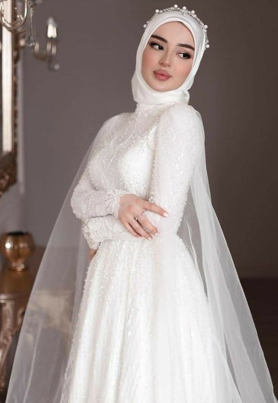 Robe De Mariée Vestidos de novia de manga larga Una línea de encaje Cuello alto Dubai Árabe Musulmán Hijab Vestido de novia con velos