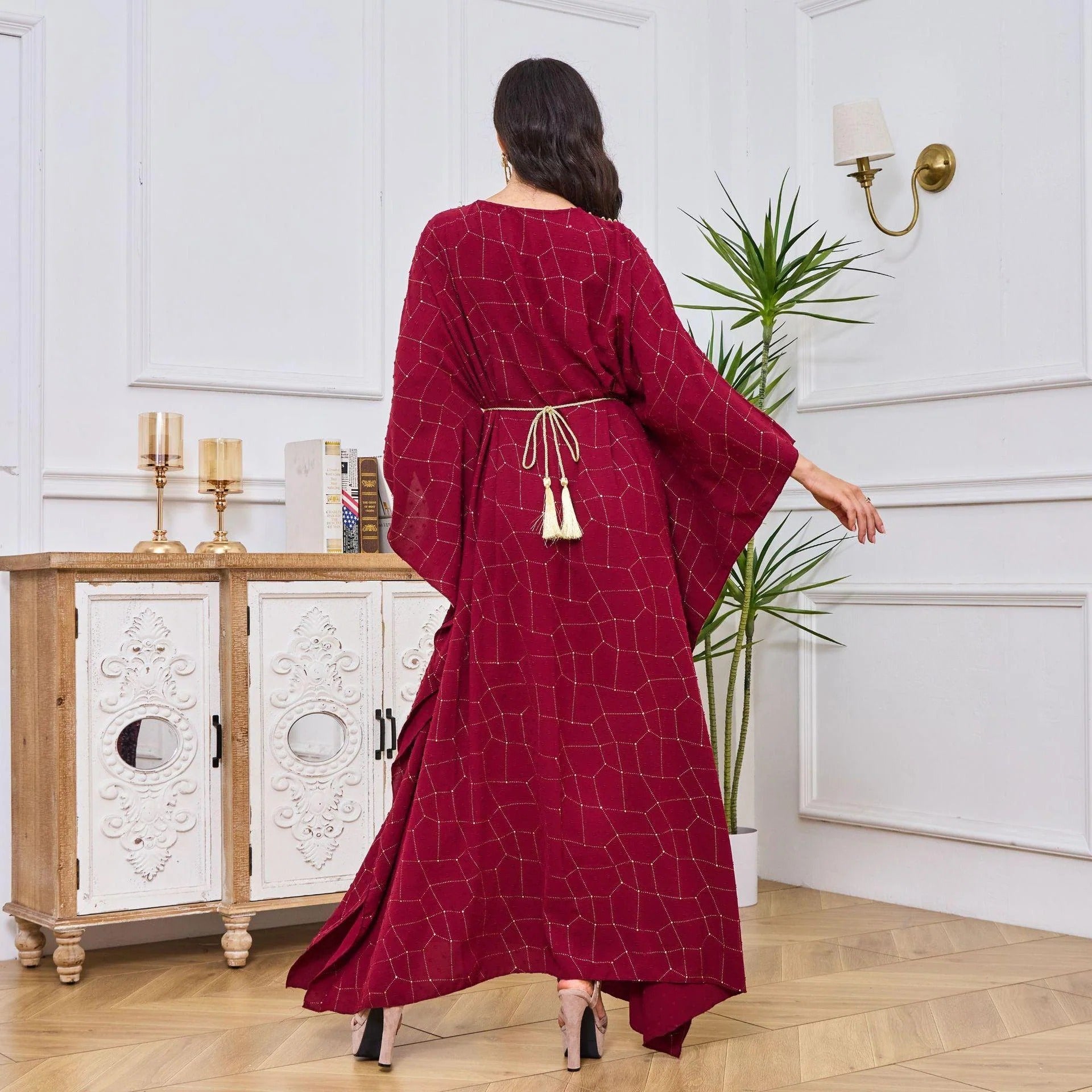 Fashion Long Dress Dubai Abayas per femmina perline per perline da pipistrello Abbigliamento con cintura a V-Nisturing Eleganti costumi musulmani