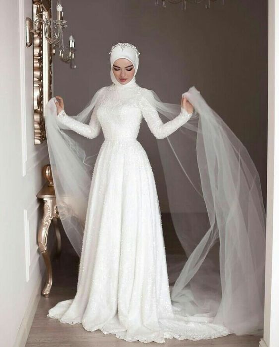 Robe De Mariée Vestidos de novia de manga larga Una línea de encaje Cuello alto Dubai Árabe Musulmán Hijab Vestido de novia con velos