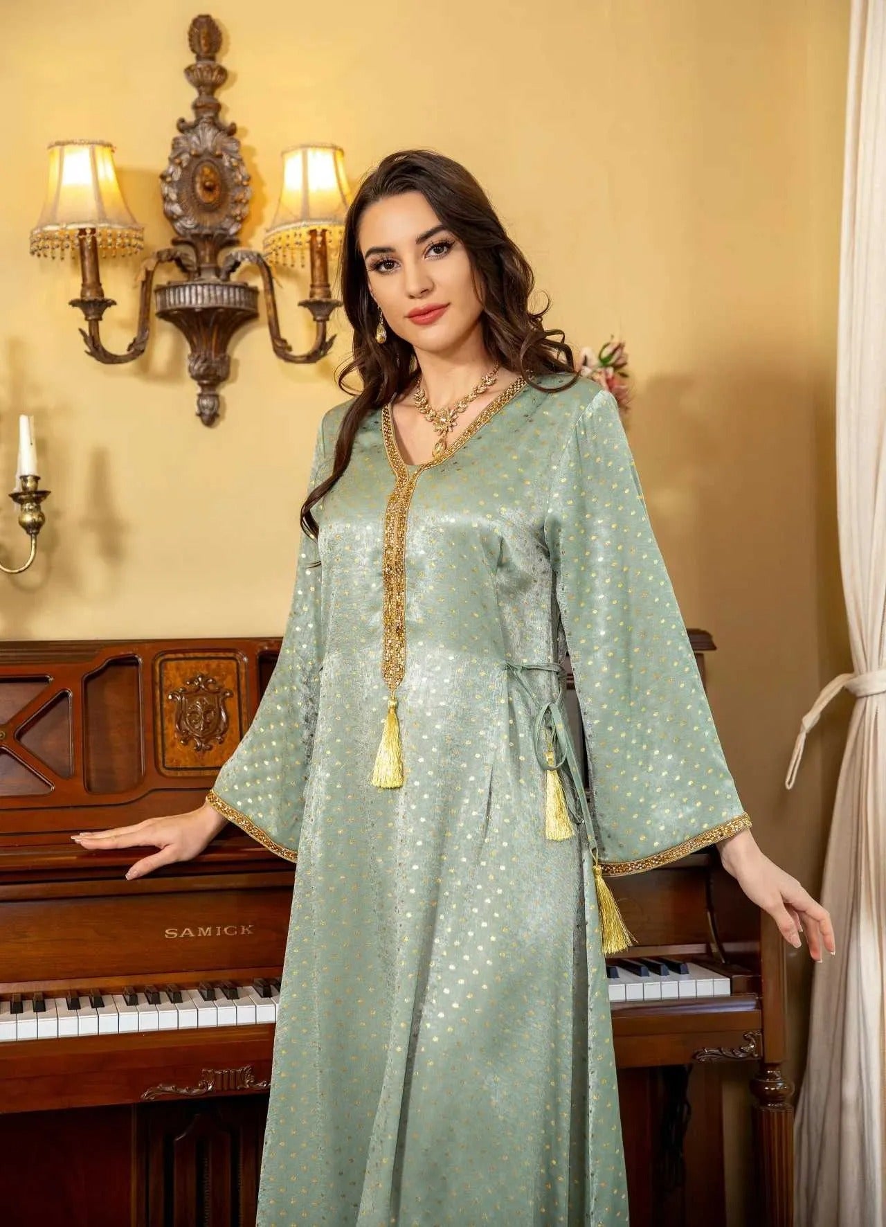 Dubai Muslim Women Casual Long Dresses Moroccan Saudi kaftan Clothing Solid Velour Belted Gold Stamping Abayas 2024 New