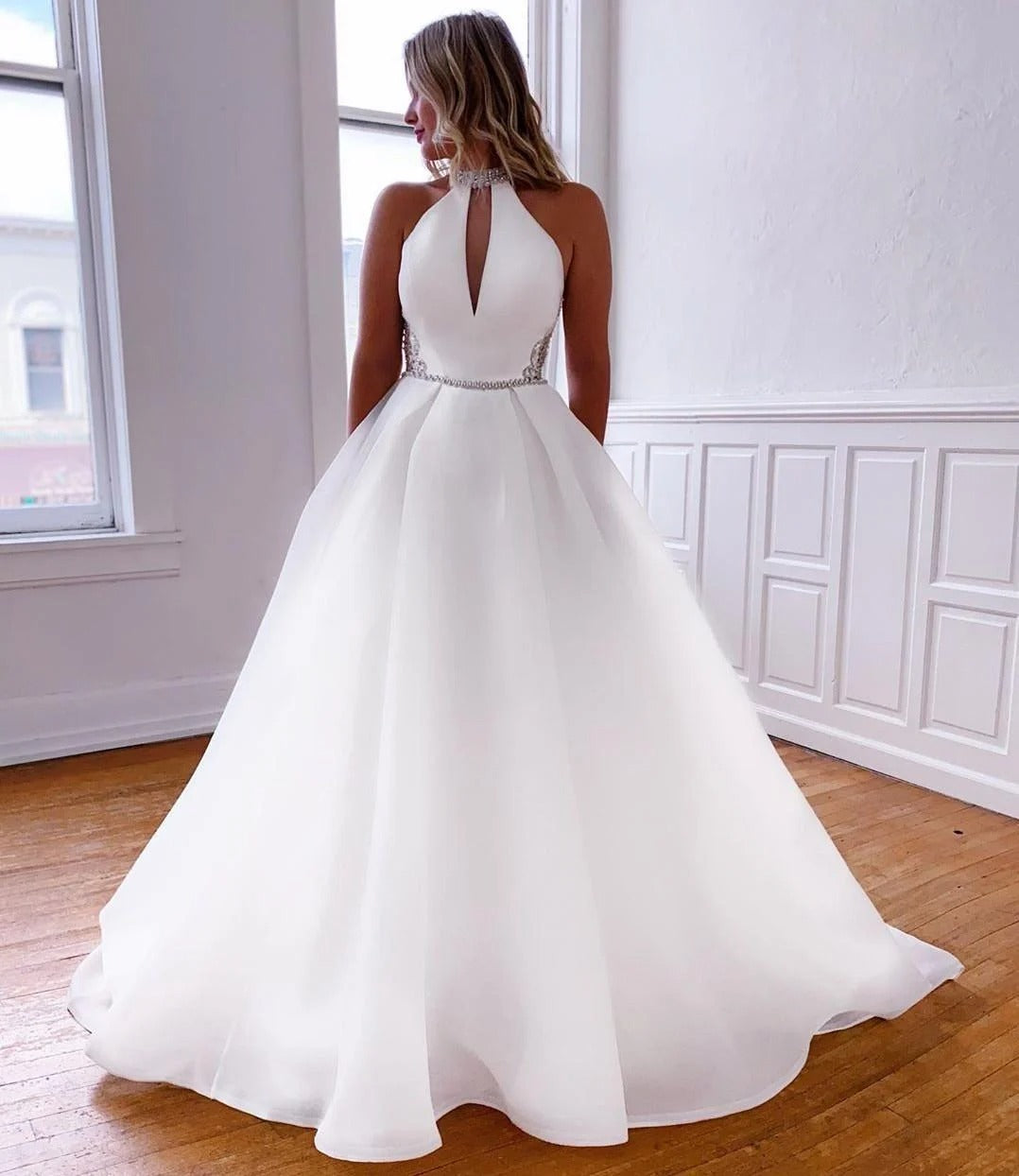 Vestidos De novia bohemios sencillos De corte A para mujer, vestidos De novia blancos De Organza con cuello alto y cristales, bata De boda con bolsillos 