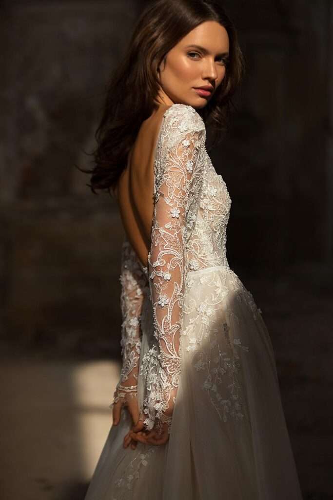 Sexy V-Ausschnitt A-Line Hochzeitskleid Spitzen Applikationen Langarmes Open Rücken-Brautkleid für Frauen maßgeschneiderte Vestido de Novia