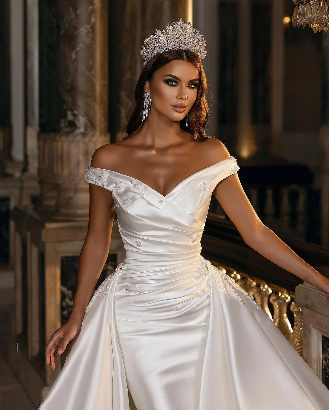 Luksusowe sukienki ślubne V PLATA SATIN z aplikacjami Line Ball Suknie Kobieta Formal Bride Beach Party Vestidos de Fiesta