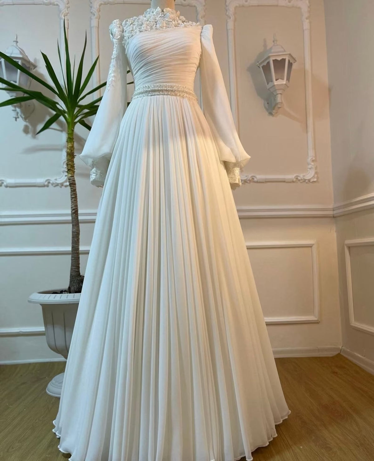 Dubai Muslim Wedding Dresses for Bride Pleats Chiffon Appliques Beaded Arabic Wedding Bridal Gowns Long Sleeve Robe De Mariage