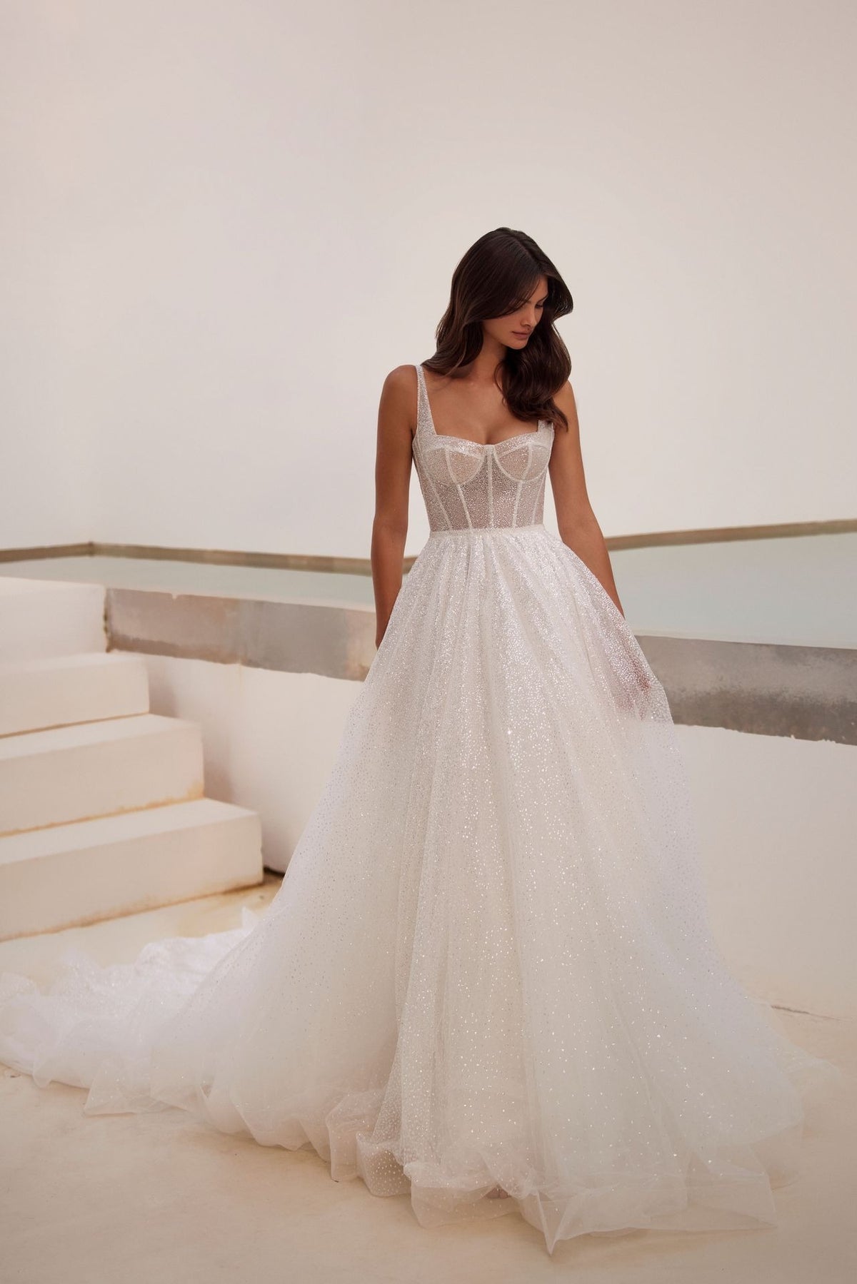 Vestidos de noiva de linhas de linha de colarinho simples simples de colarinho quadrado com cintas para o cristal de cristal de cristal vestidos de noiva de mariée