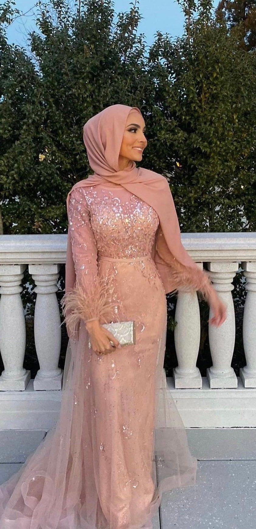 Muslim Pink Mermaid Evening Dresses for Women Long Sleeves Feathers Sequined Lace Hijab Soiree Formal Occasion Dress