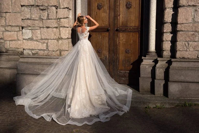 Robe De mariée exquise, col rond, manches cape, gaine, en Tulle, style Boho, boutons, Appliques en dentelle, Illusion De Train 