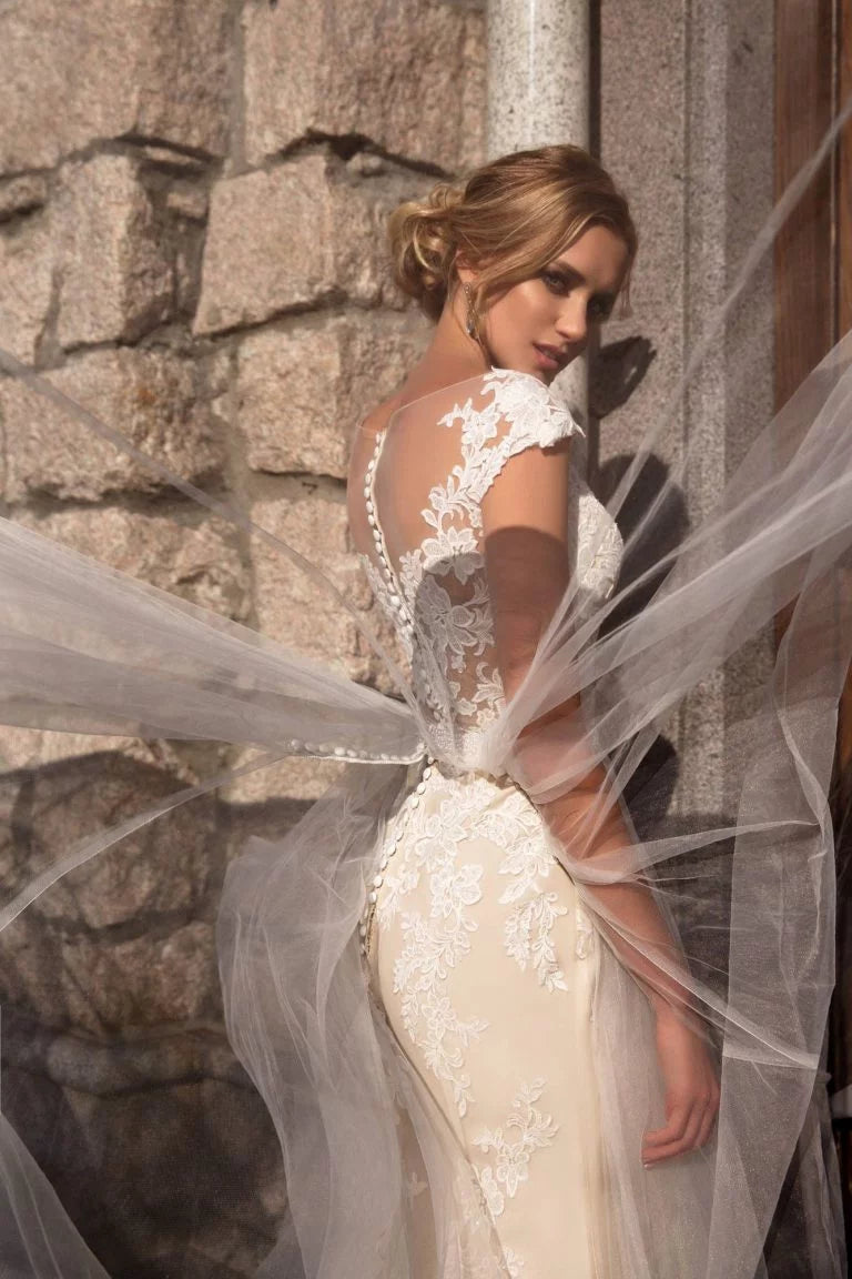 Robe De mariée exquise, col rond, manches cape, gaine, en Tulle, style Boho, boutons, Appliques en dentelle, Illusion De Train 