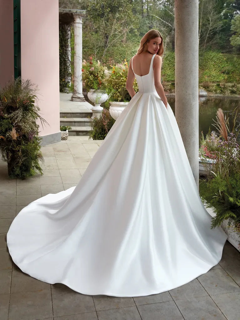 PARFAIT Simple Col Carré A-ligne Robes De Mariée Élégant Sans Manches Dos Nu Robes De Mariée Satin Sur Mesure Robe De Mariée 