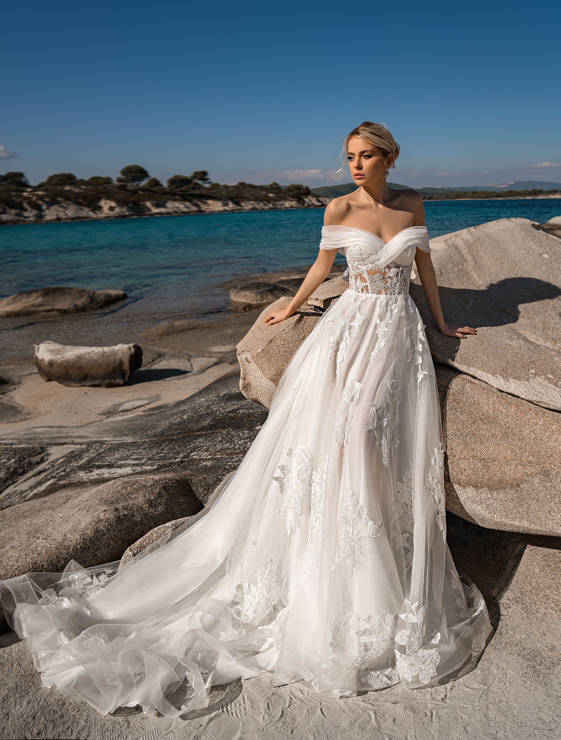 Beach Tulle Brautkleider für Frauen von der Schulter Ein Linie Brautkleid mit Spitzenapplikationen Bohemian romantische Brautkleider