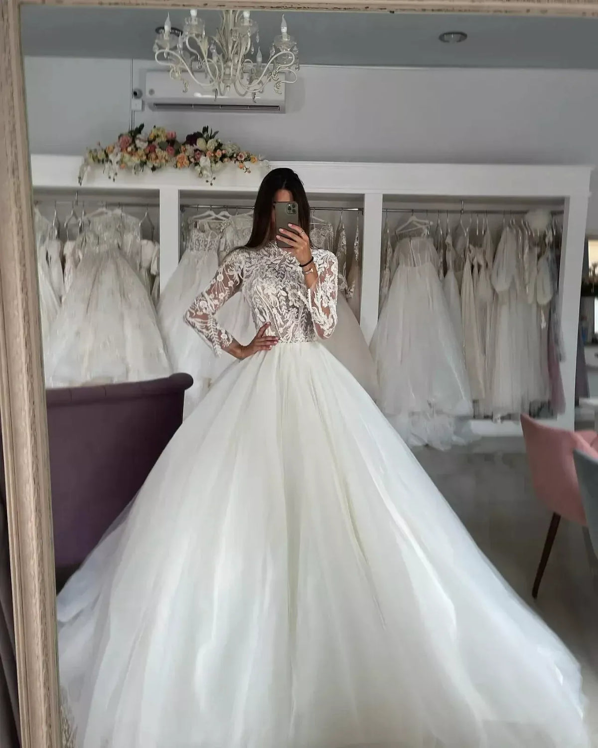 Schöne sexy Hochkragen flauschige Spitzenapplikationen faszinierende Brautkleider Langarm A-Line Romantic Braut Kleid