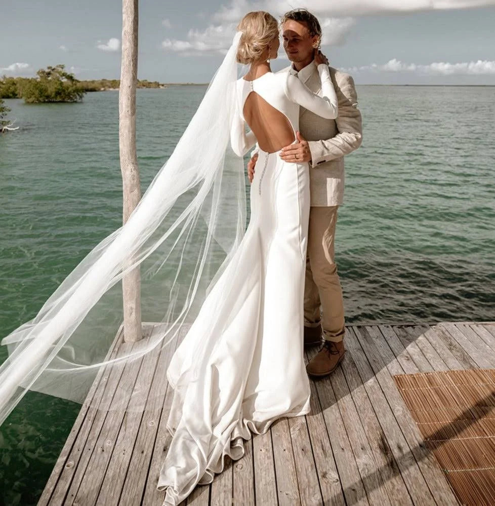 Robe de mariée sirène blanche en Satin doux, Simple, col rond, avec boutons, manches longues, traîne de balayage