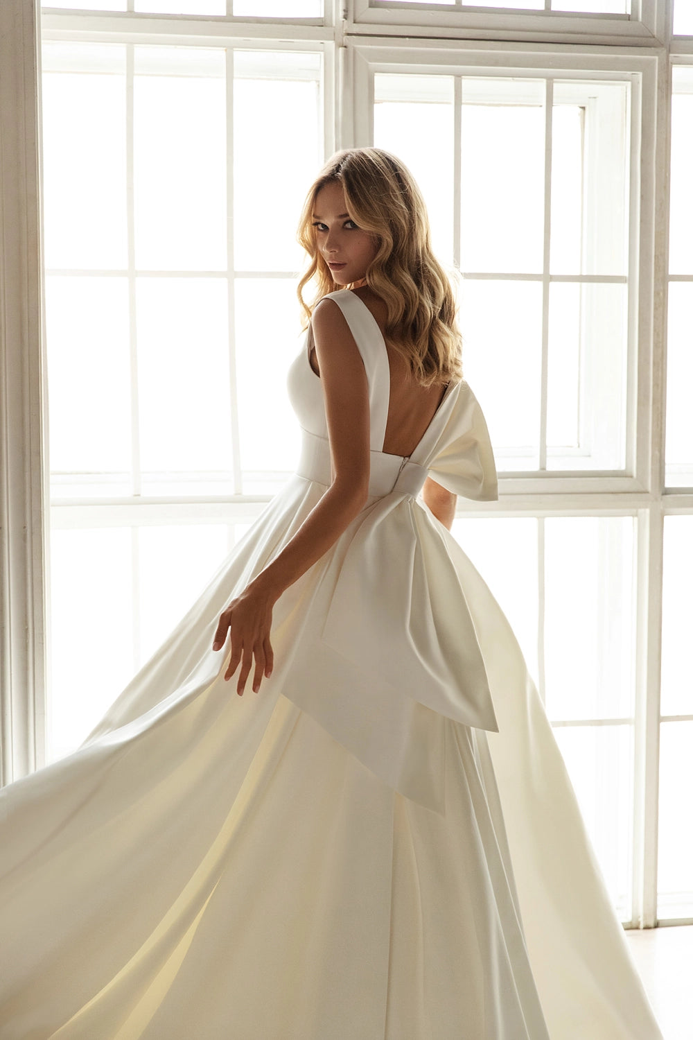 LORIE A Line Wedding Dress Princess Satin Bride Dresses Sexy V Neck Wedding Party Gowns